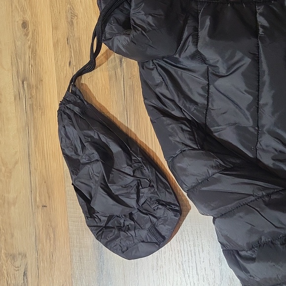 AMAZON ESSENTIALS Black Packable Lightweight Water-Resistant Puffer Jacket - Picture 4 of 11